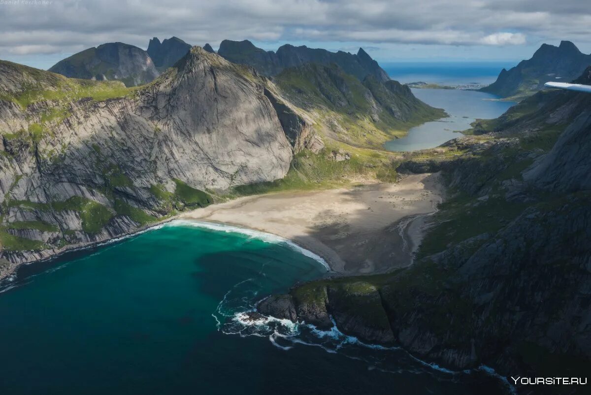 Норвегия высота над уровнем моря. Лафотенский остров Норвегия. Лафатеновые острова Норвегия. Архипелаг Лофотен Норвегия. Норвегия горы Лофотены.