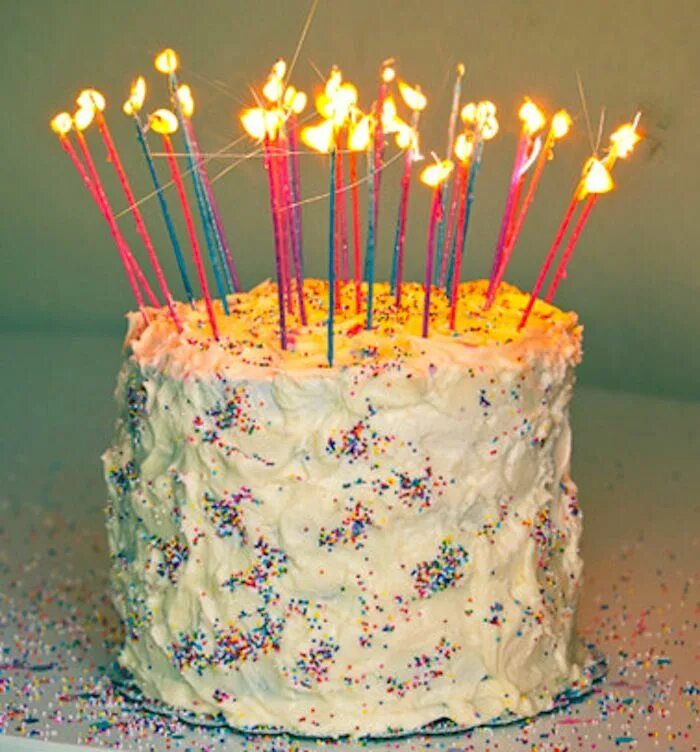 С днем рождения инстаграмм. Тортик со свечками. Свечи для торта. Тортик со свечами. Свеча в торт "с днем рождения".