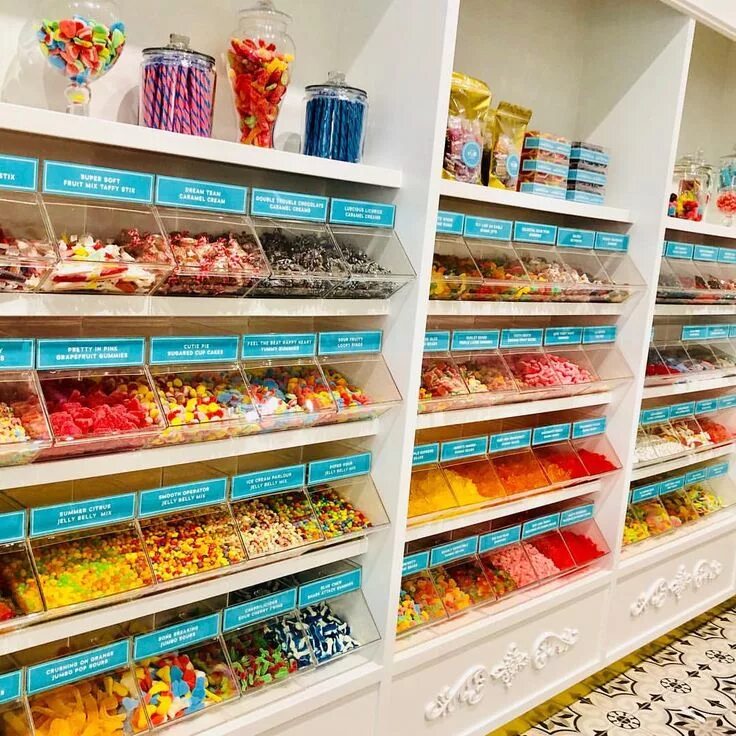 Sweet shop. Сладости на полках. Полки со сладостями. Полка с вкусняшками. Магазинные стеллажи вкусняшки.