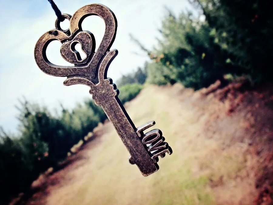 Несколько открытых ключей. Красивые ключи. Ключ от сердца. Ключик от сердца. Ключик любви.