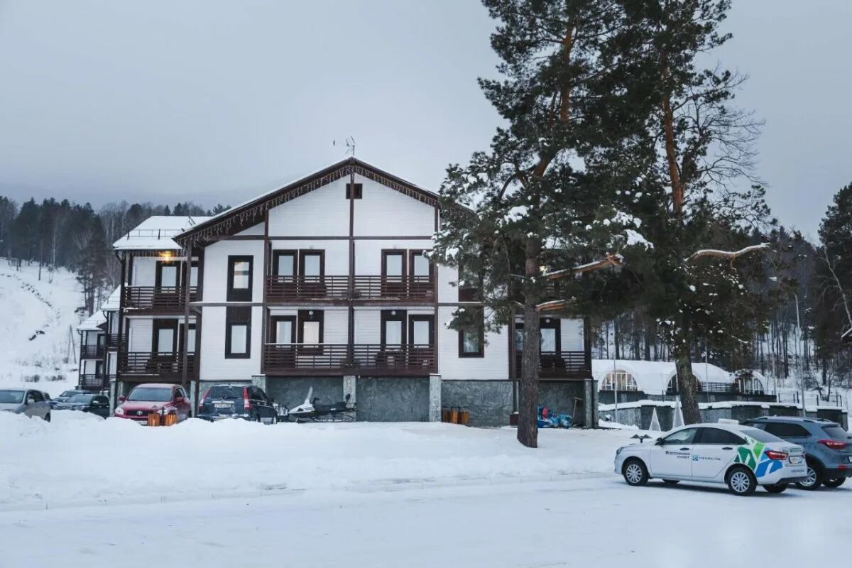 Манжерок 2023. Манжерок горнолыжка манжерок. Парк отель манжерок алтай. Курорт манжерок горный алтай. Манжерок горнолыжный отель.