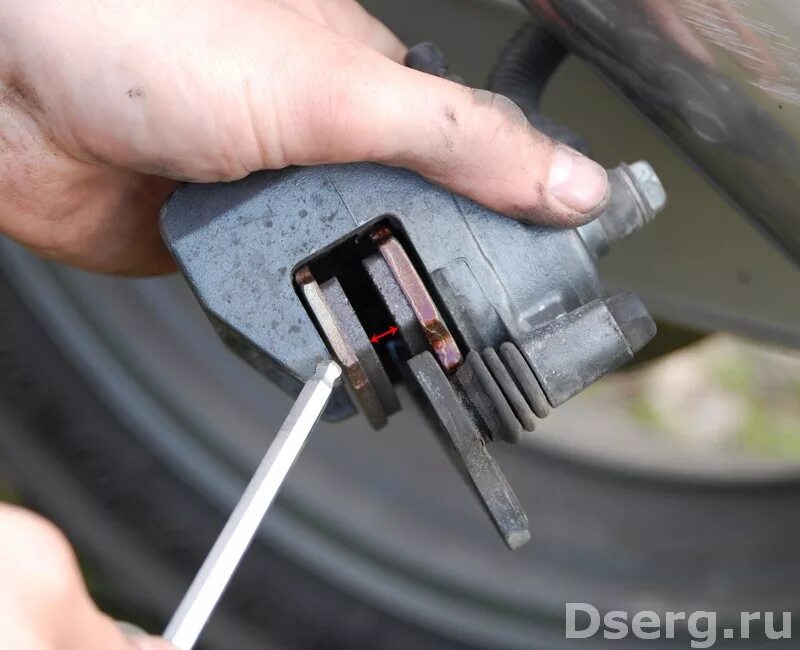 струбцина правосторонняя для замены торм колодок. тормоз разжать. пружина на ручку тормоза велосипеда. вдавить поршень суппорта передний w202. как разжать суппорт.