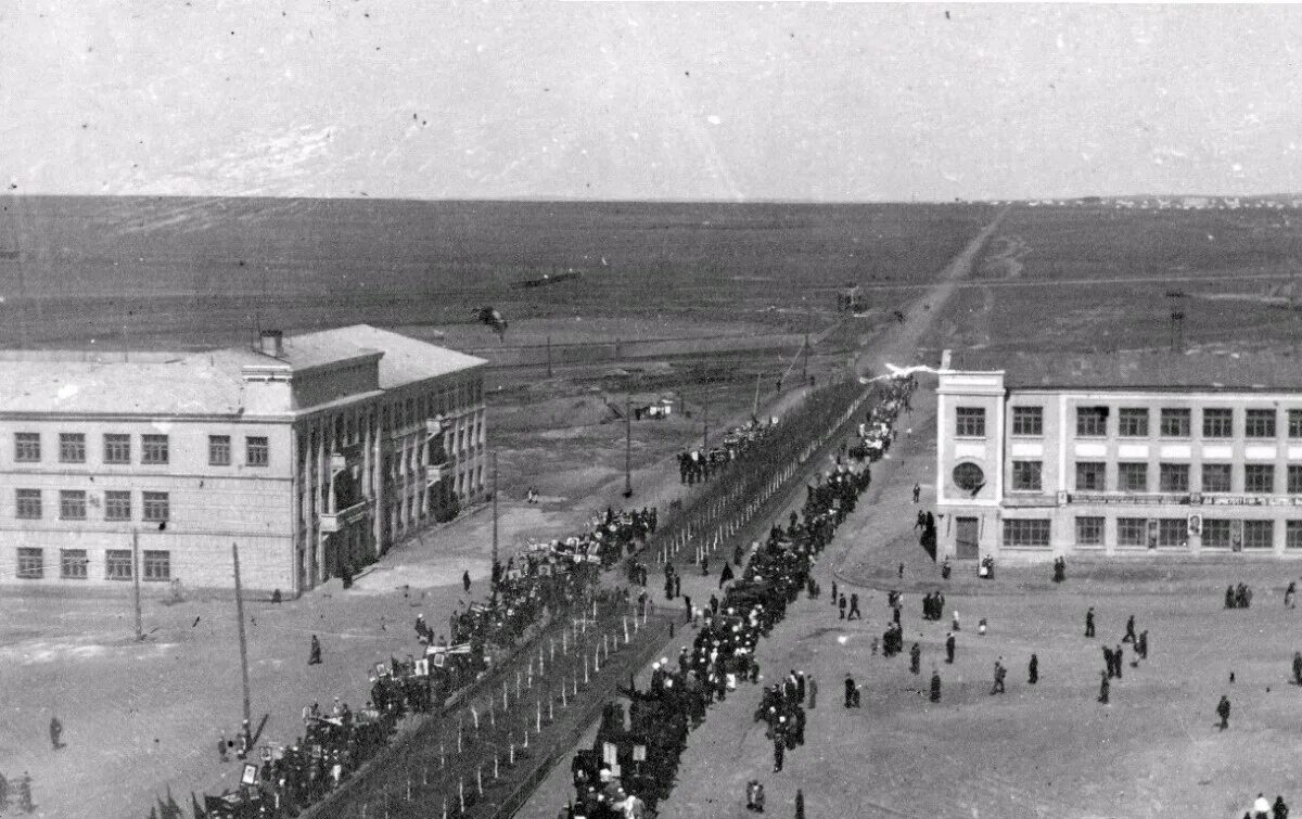 Караганда старый город. Караганда кировский район. Советская караганда. Караганда старый город шолпан. История караганды.