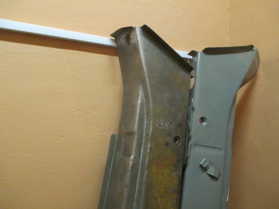 Короб порога газ 3110. Пороги из профильной трубы на волгу 31105. Молдинг порога волга газ-24. Усилитель порога для газ 3110 волга. Профиль порога газ 3102.