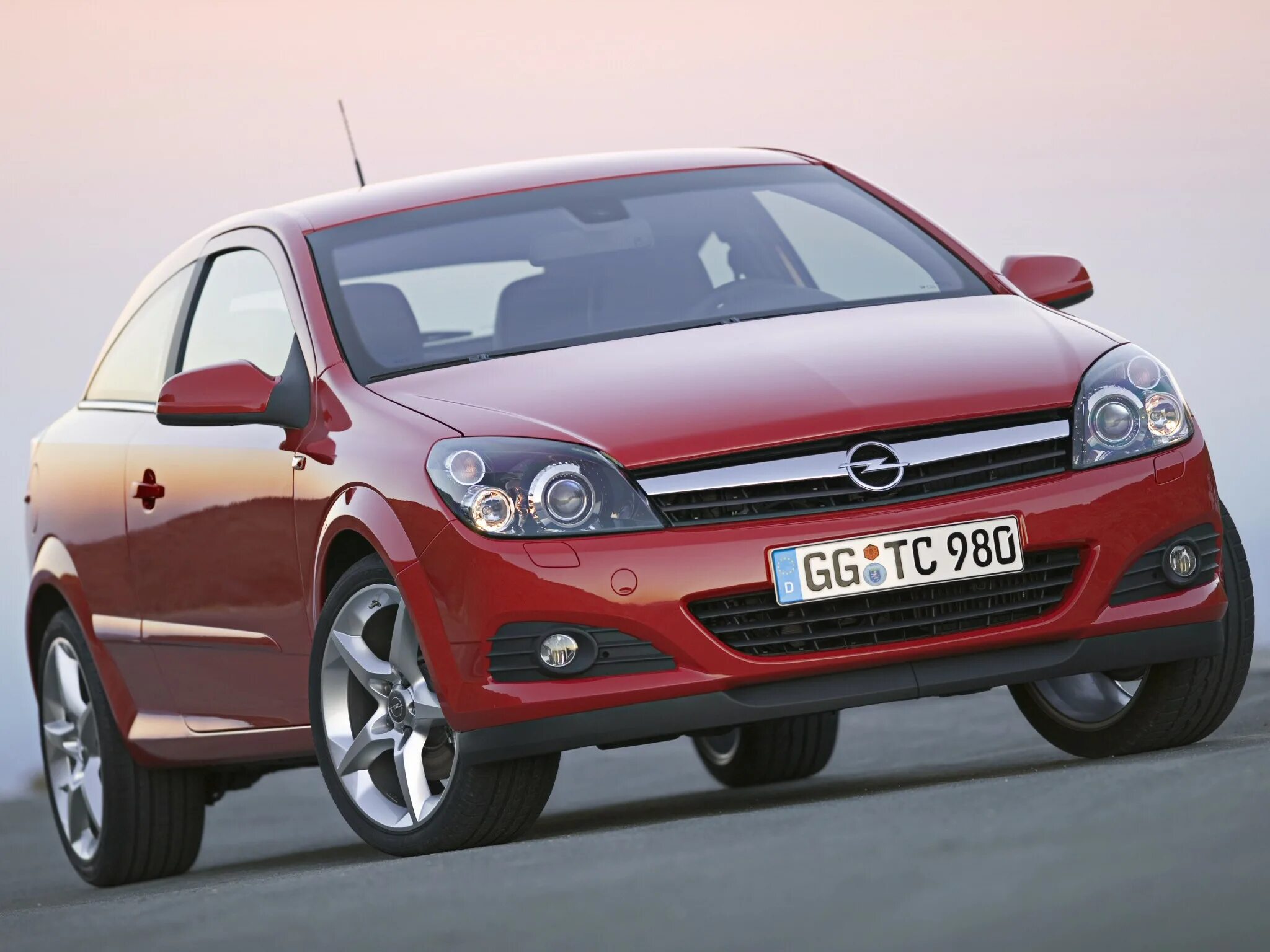 Почему на машине опель. Opel Astra h GTC. Opel Astra 2005. Opel Astra h 2005.