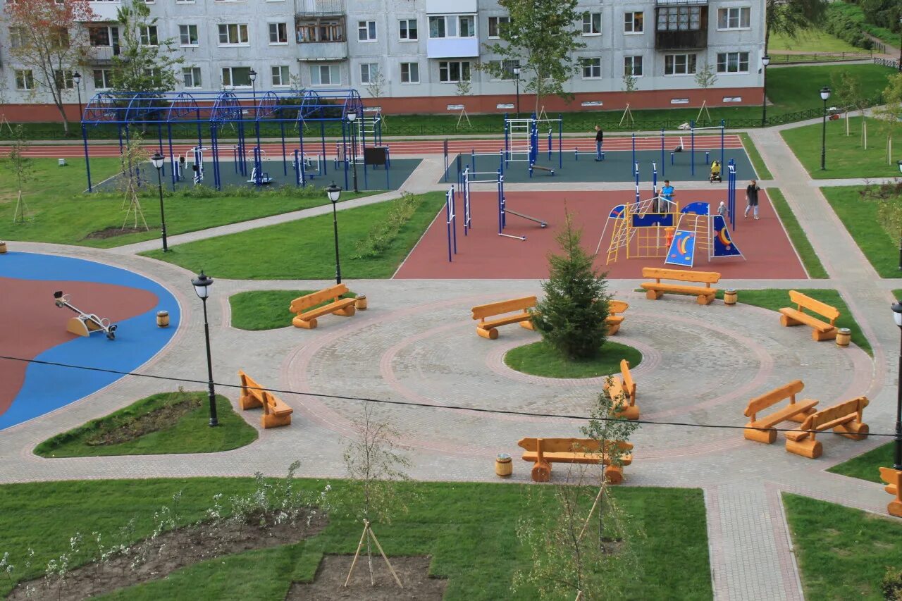 Двора в действии. Детская площадка во дворе. Тюмень благоустройство дворовой территории. Шатура бульвар мира благоустройство. Двора в действии.