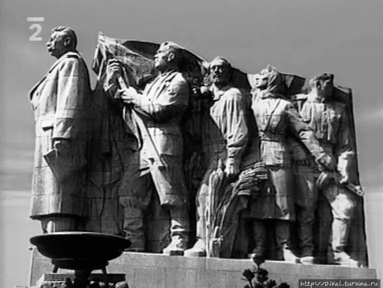 Памятник сталину в праге. Памятник сталину в праге (1955—1962). памятник сталину в праге 1955. статуя сталина в праге.