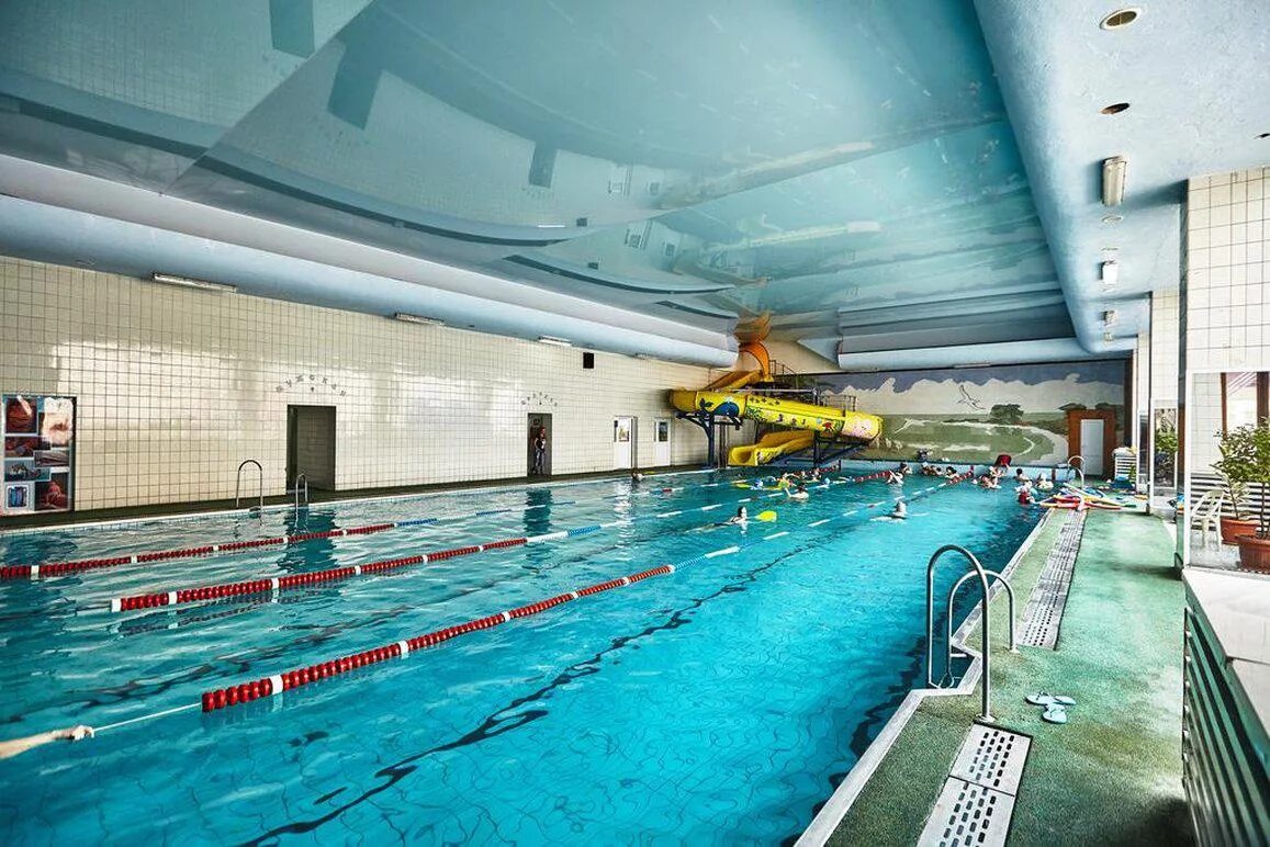 Отели владивостока с бассейном. Приморский край владивосток улица маковского 121 санаторий строитель. Отель теплое море славянка приморский. Приморье славянка теплое море. Восход владивосток бассейн тренеры.