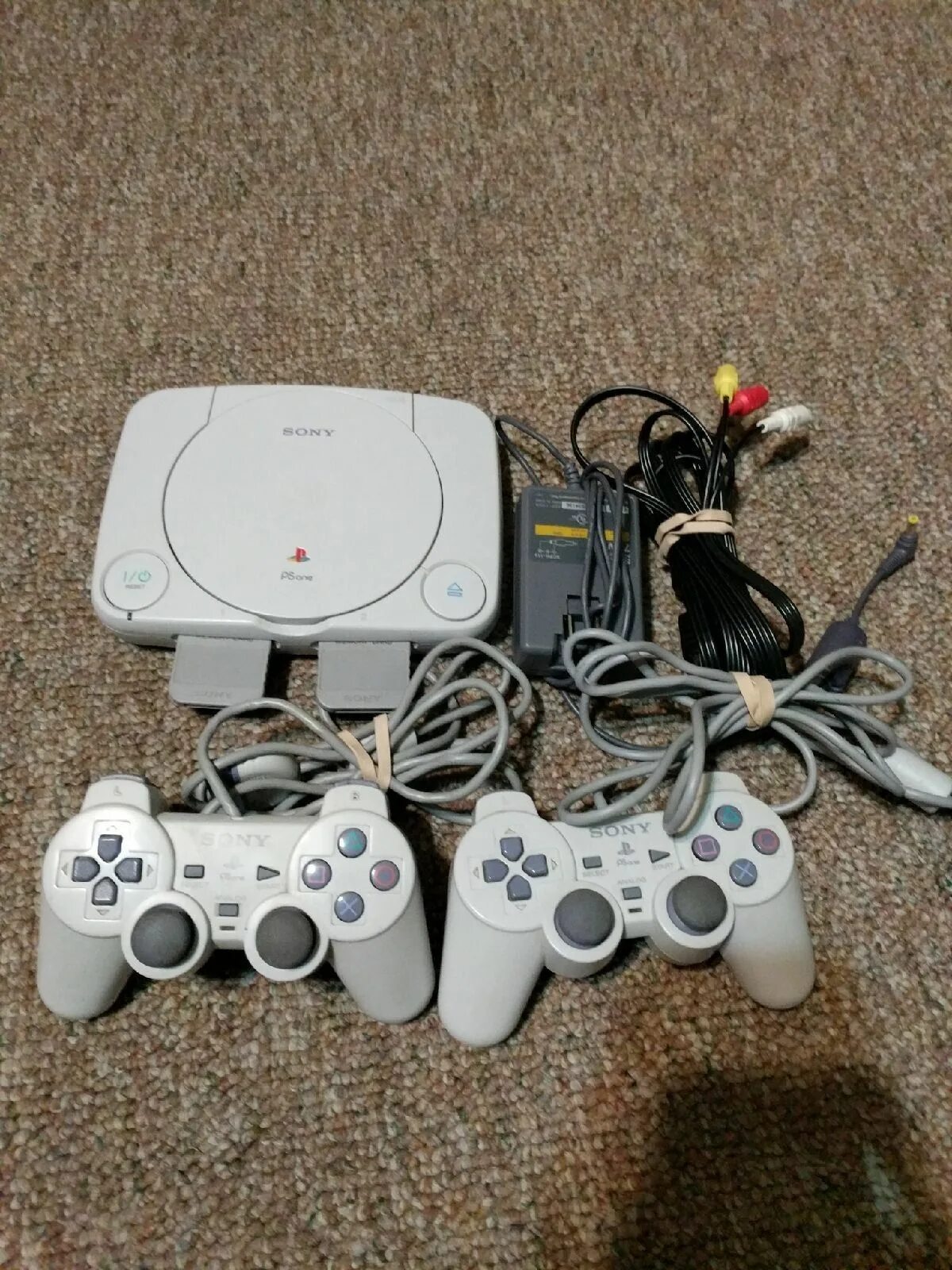 Retro games ps1. Sony ps1. сони плейстейшен 1. плейстейшен 1 слим. sony ps1 slim.