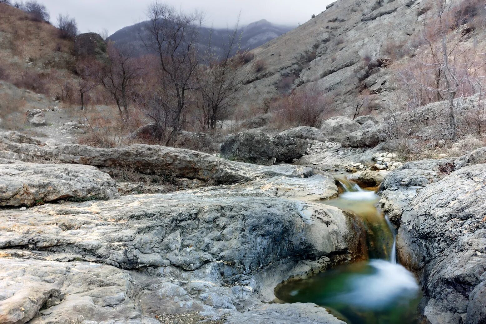 Зеленогорье Арпатские водопады. Зеленогорье Крым водопады. Зеленогорье Крым водопад и озеро. Алушта Арпатский водопад.