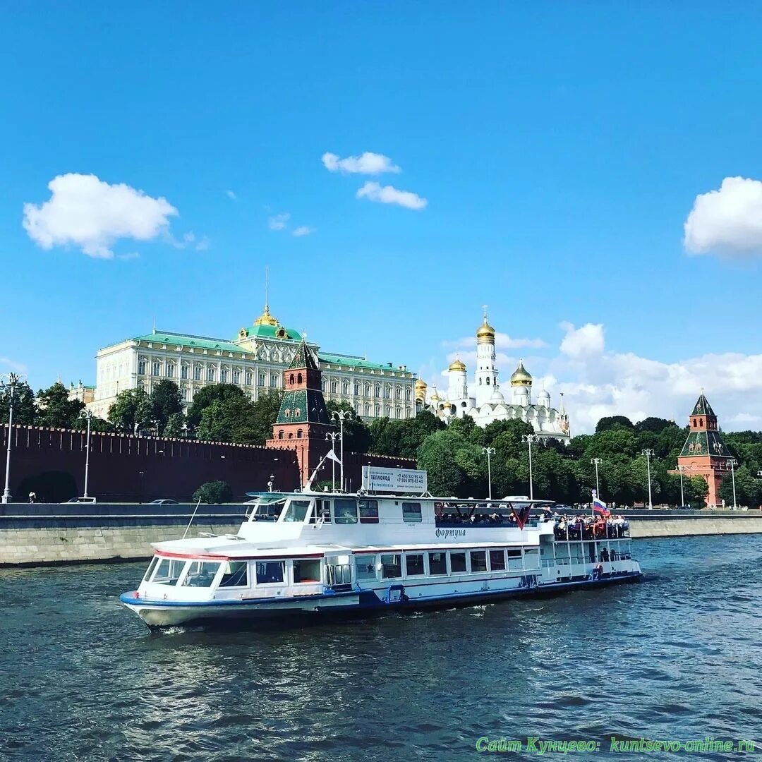 Экскурсия на пароходе. Прогулка по Москве-реке на теплоходе. Теплоходная прогулка Москва. Речная прогулка Москва река. Теплоход Москва река.