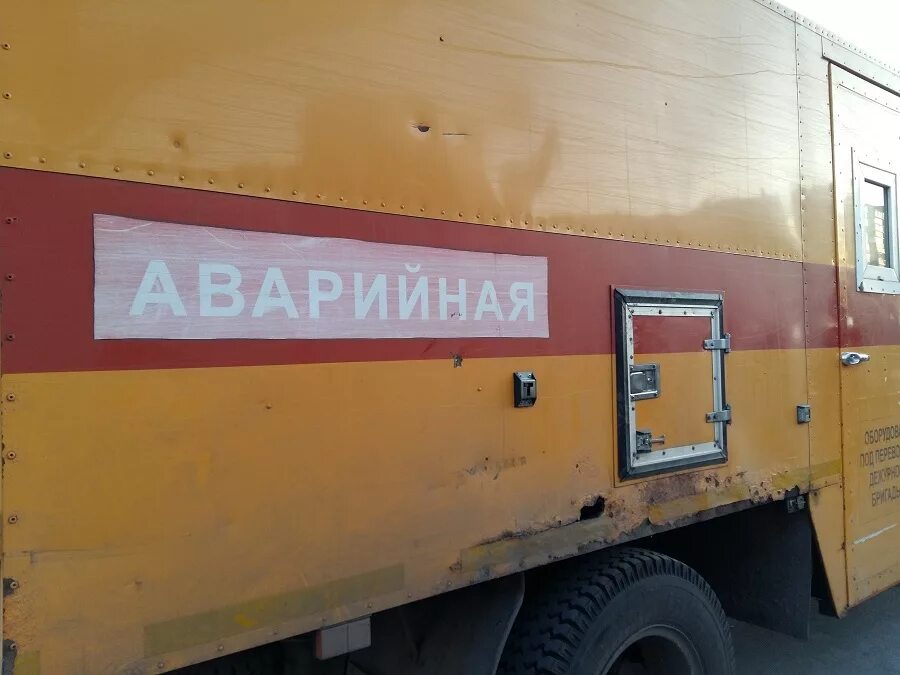 квадра курск аварийная служба. курск квадра теплосеть. аварийная бригада зимой. ремонт квадра курск. труба теплотрассы огромная.