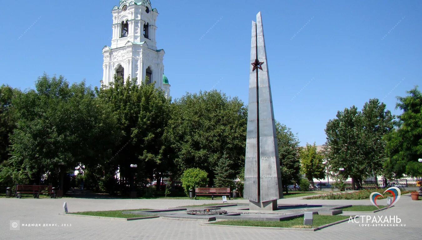 Памятник в Братском садике