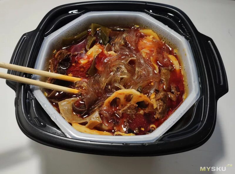 Самозаваривающаяся лапша китайская. Саморазогревающаяся лапша Hi Hotpot (Hi Mega big). Саморазогревающаяся китайская лапша hot Pot. Китайский доширак Hi hot Pot. Заваривающаяся лапша