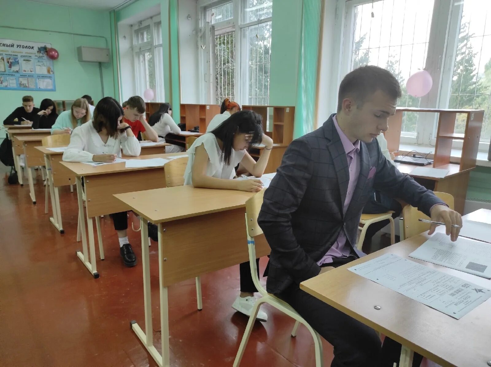 Сош 33 омск. 33 школа омск классы. Школа 33 омск. Туполева 5в омск школа. Школа 33 внутри омск.