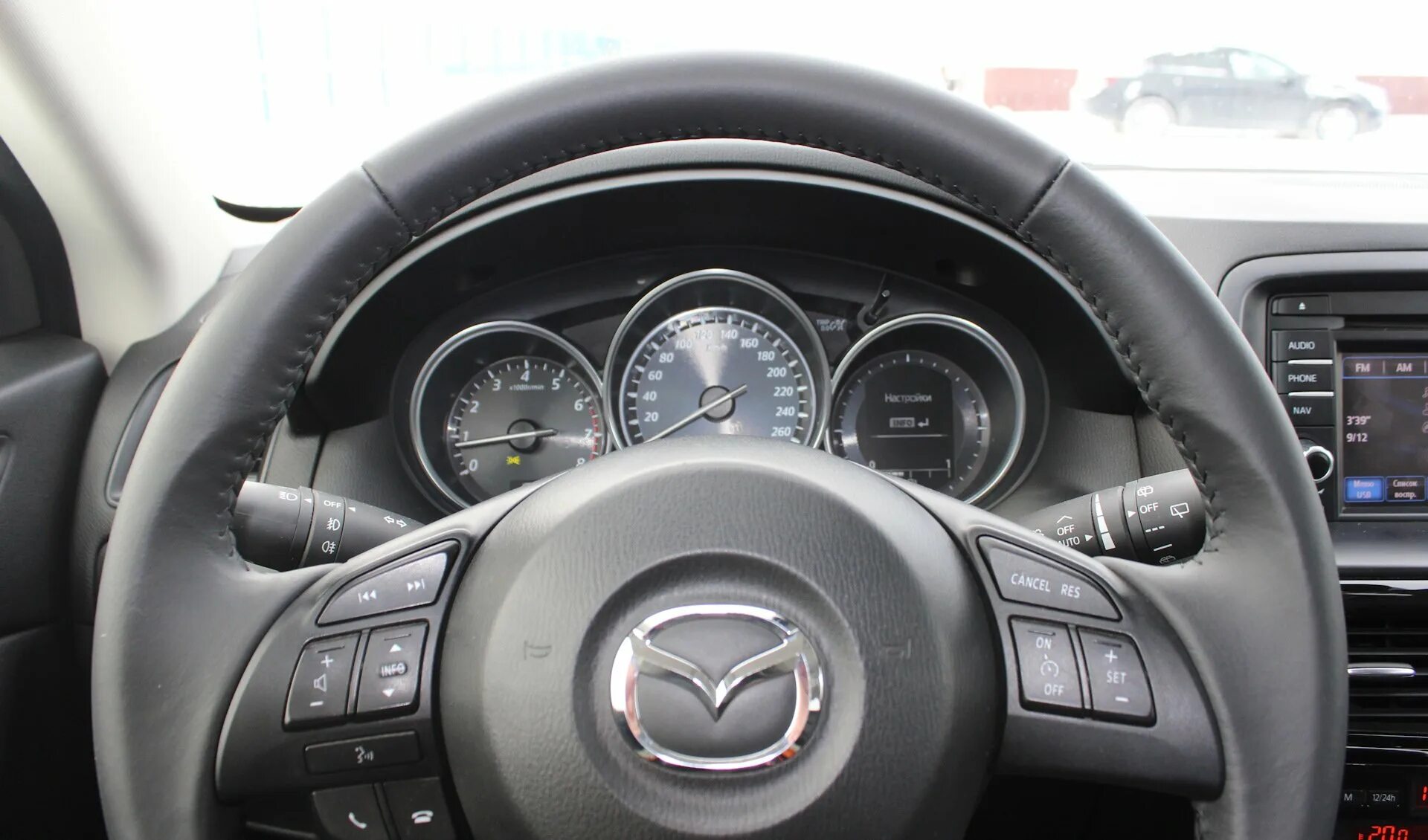 Руль mazda 5. Mazda cx 5 руль. мазда cx5 за рулем. руль мазда сх 5 2015. mazda cx 5 новый руль.