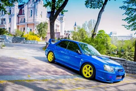 Желто голубая машина