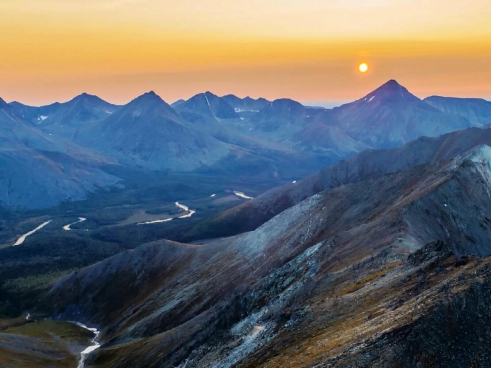 Северный урал конжаковский камень. Горы в уральском хребте. Уральские горы приполярный урал. Гора народная урал манарага. Северный урал конжаковский камень.