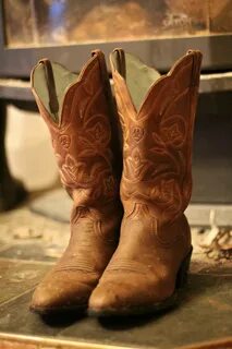 everyone needs a pair of good cowboy boots Bootsit, Westerns, Muoti Kauneus...