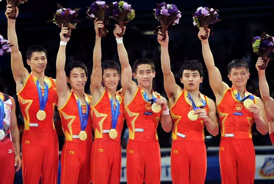 возраст совершеннолетия. со скольки лет в китае можно. китайские дети. китай люди. китайские классы в школе.