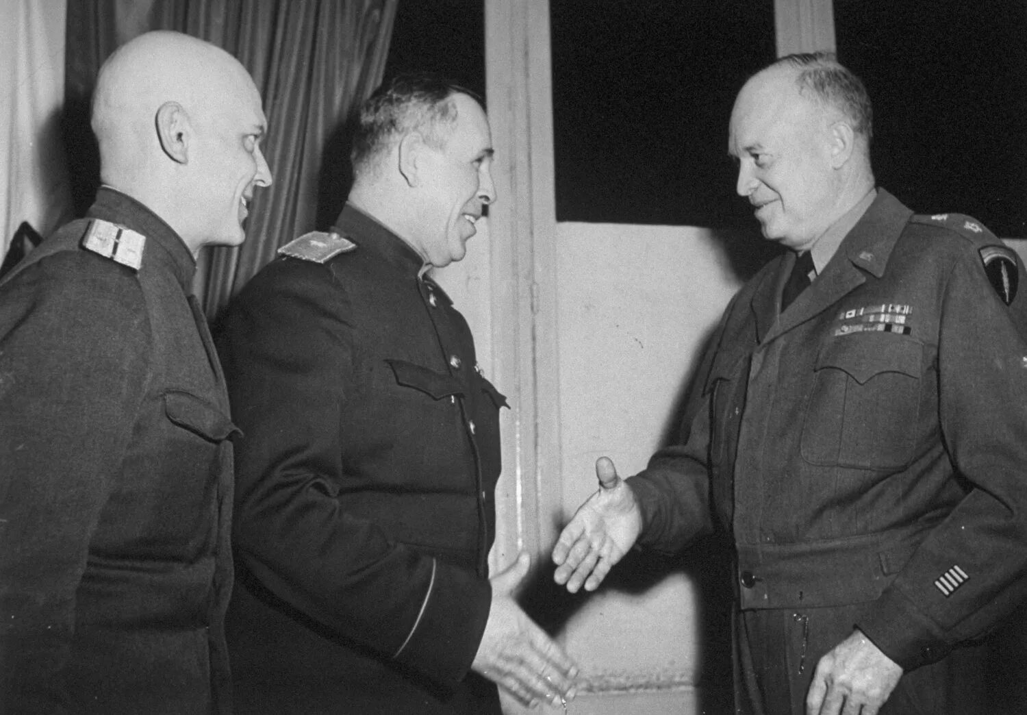 Генерал Эйзенхауэр капитуляция Германии. Суслопаров генерал капитуляция Германии. 8 мая 1945 г