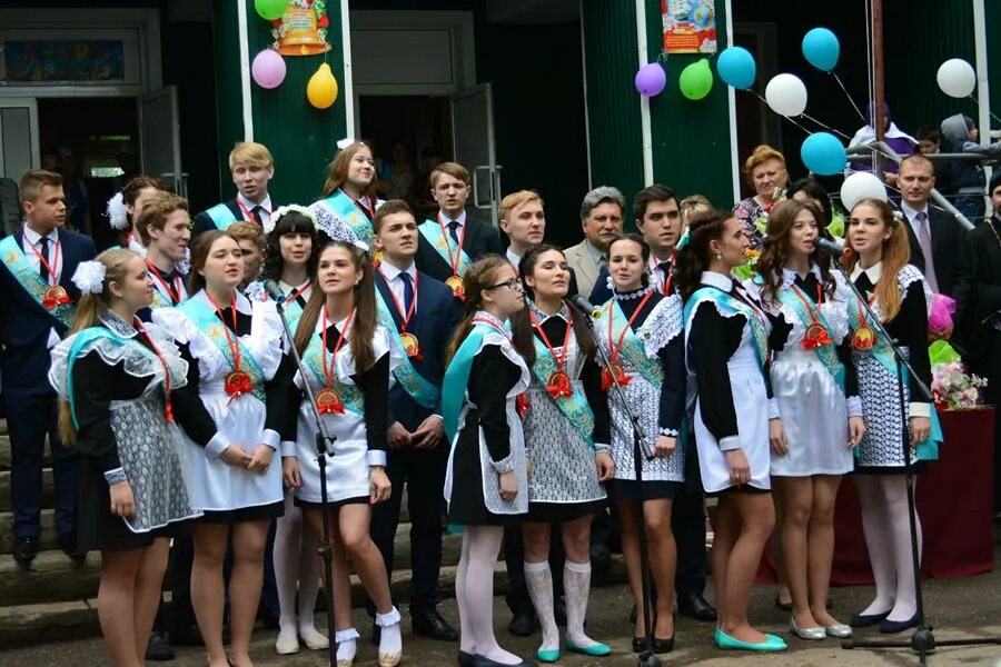Большеелховская средняя школа. Парта героя в школе. Большая елховка школа. Школа в большой елховке. Сош большеелховская сош выпускники.