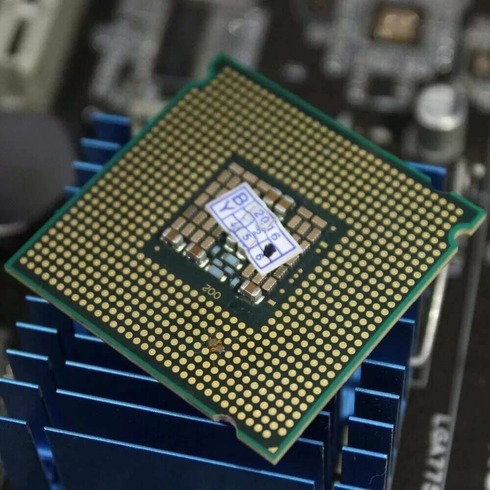 Что делает процессор в играх. Процессор Intel Xeon e5450. Xeon e5450 на LGA 775. Процессор Xeon e5450 контакты. Компьютер e5450 Xeon.