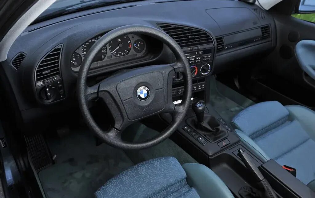 Панель бмв е36. BMW 3 e36 Interior. BMW m3 e36 салон. БМВ е36 салон. БМВ e36 салон.