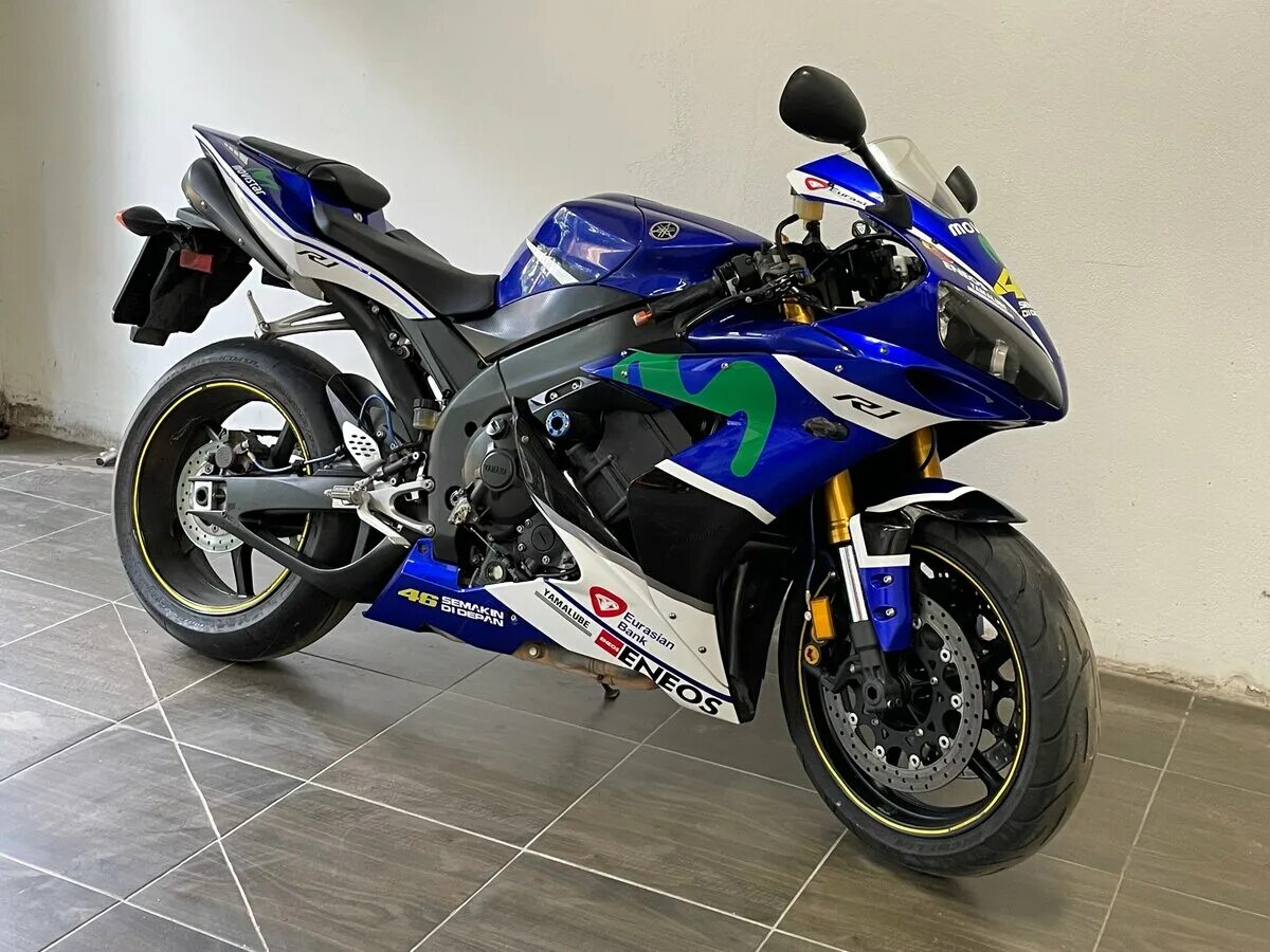 Ямаха тула. Yamaha YZF-r1 2020. Yamaha r1 бело синий. Ямаха спорт 90-х годов. Ямаха изумрудного оттенка.