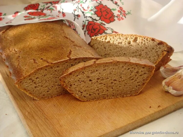 Дарницкий хлеб без закваски. Тесто для пирога с рыбой на закваске. Дарницкий хлеб на закваске в домашних условиях в стеклянной форме.