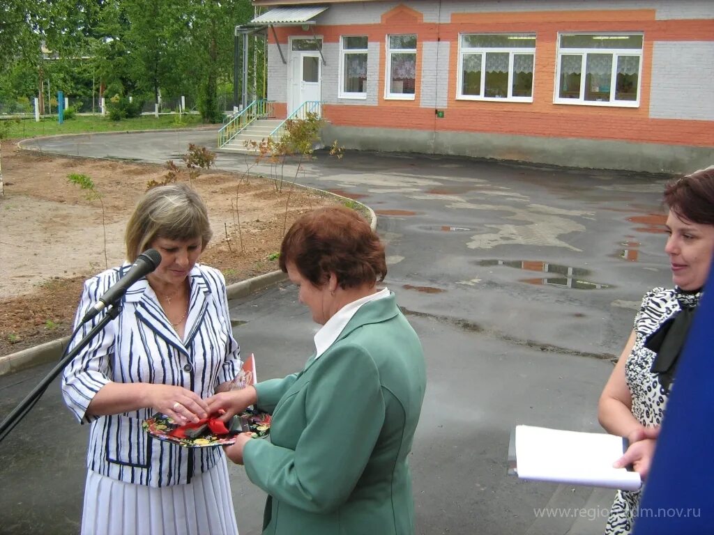 Поселок Волот. Посёлок Волот Новгородской области. Население поселка Волот Новгородская область. Волотовская школа Новгородская область. Волот вконтакте