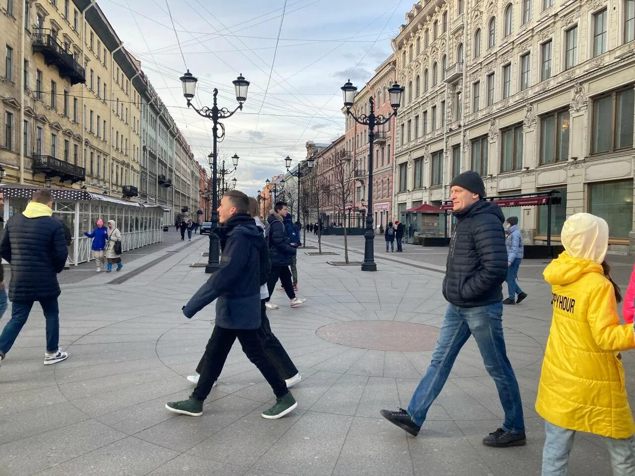 События спб ру. Zamestim в Петербурге. Петербург люди. Люди на улицах Питера. Городской образ жизни.