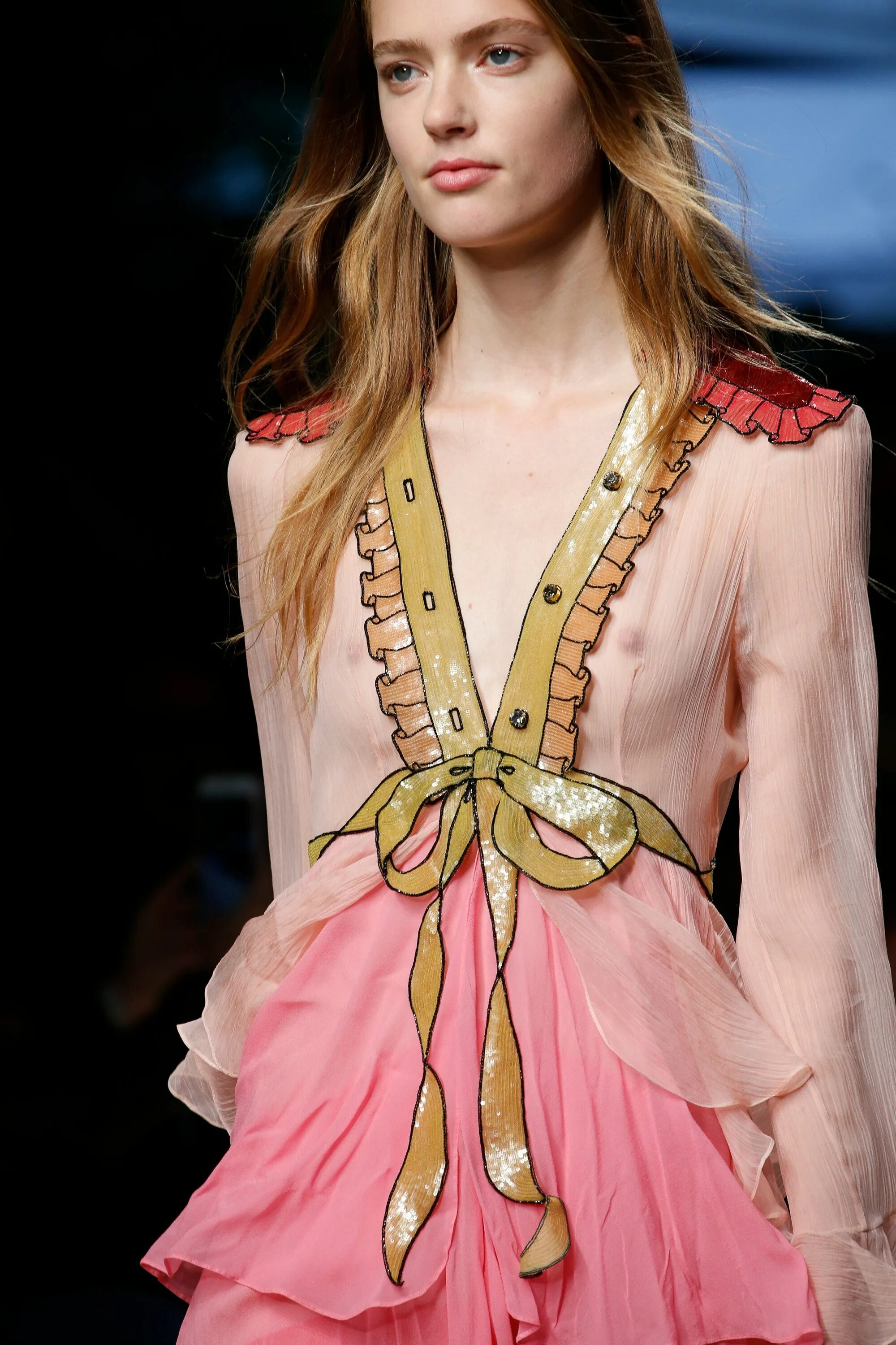 Celine it. Женские аксессуары. Дженнифер лоуренс в рекламе сумок диор. Смешанные линии в аксессуарах. Украшения из дерева с чем носить.