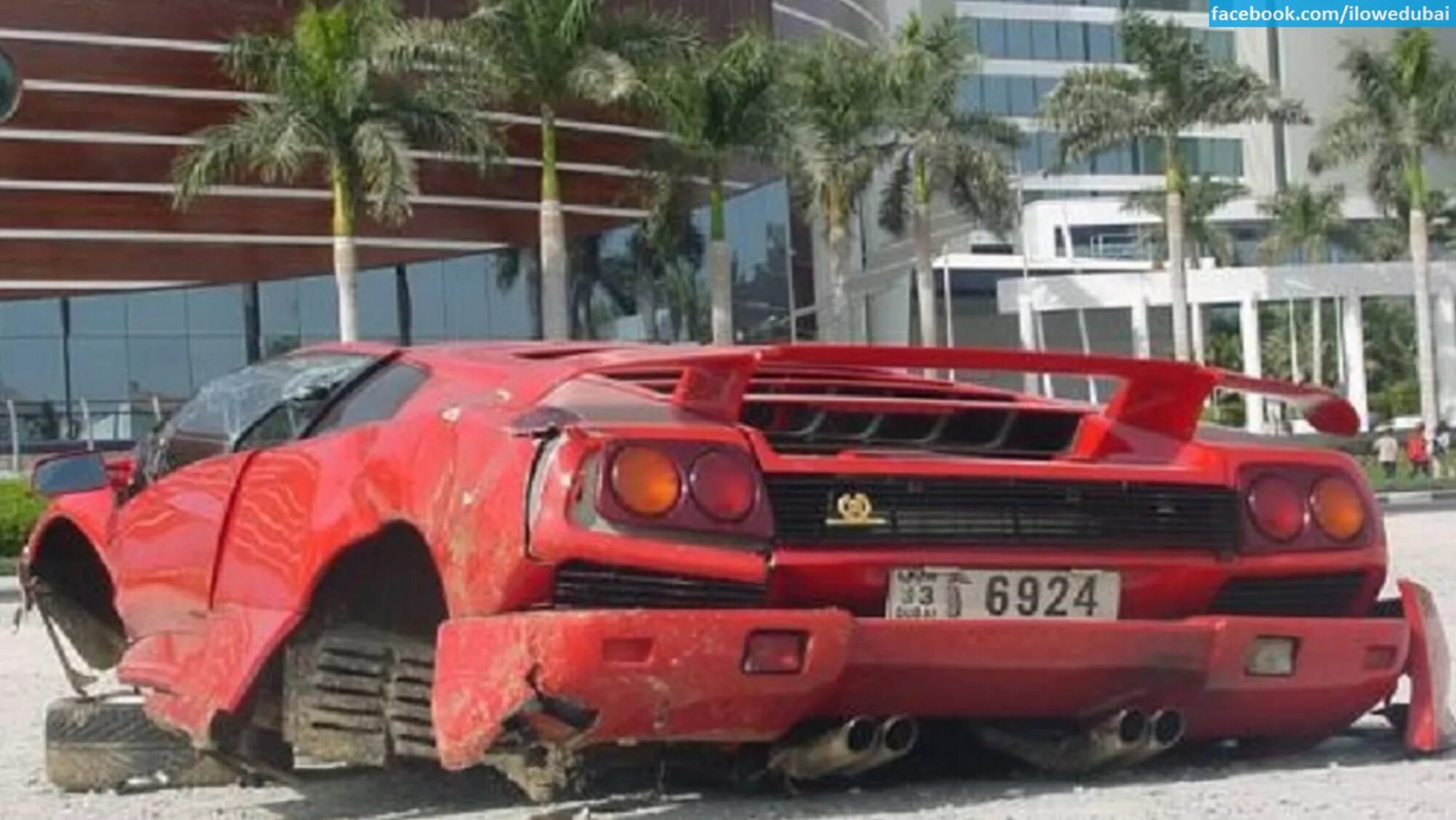 Плохая машина. Заброшенные машины в Дубае. Брошенные спорткары. Спорткары в Дубае.