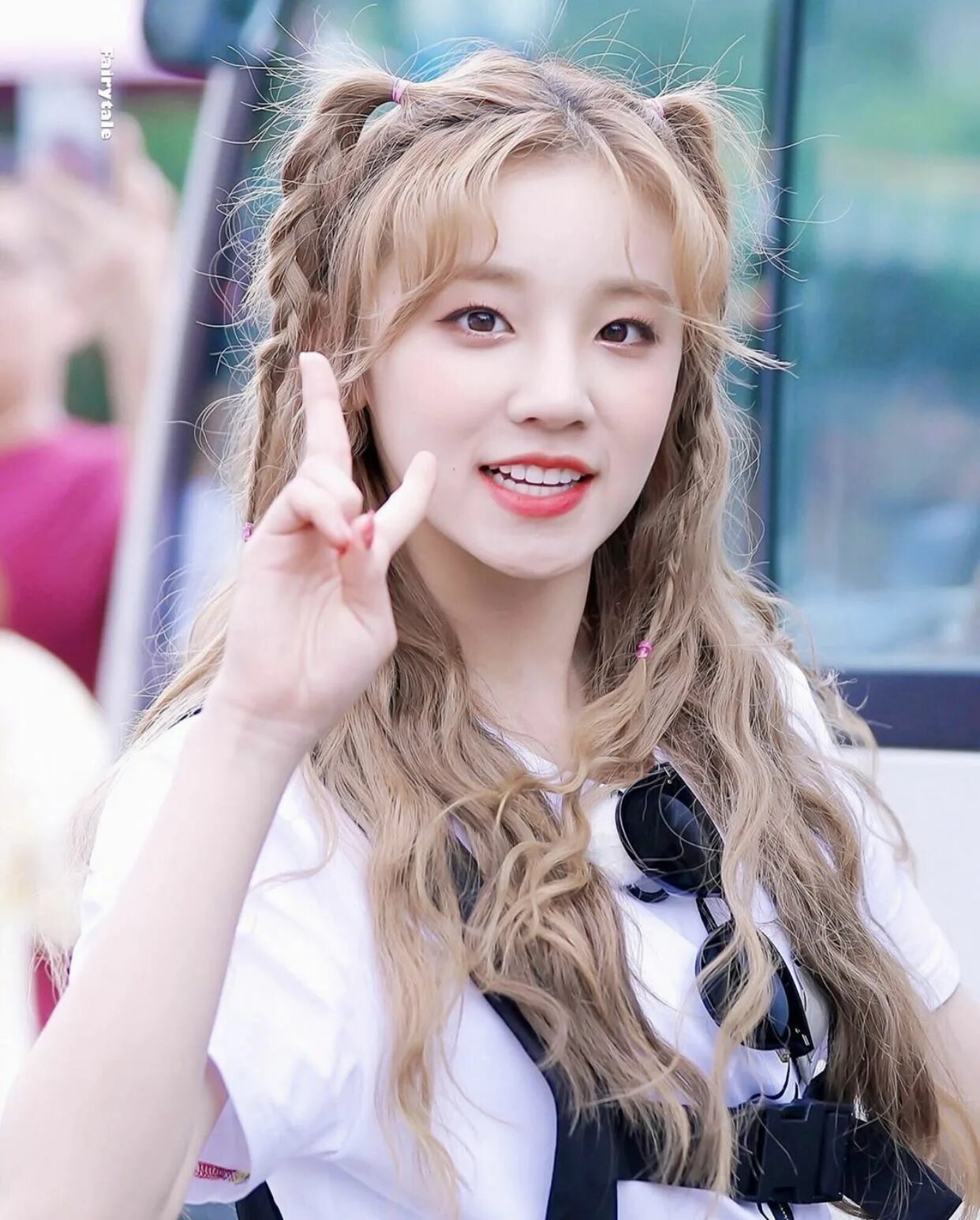 Айдл фото. Gidle Yuqi. Юци g Idle. Yuqi g Idle. Song Yuqi.