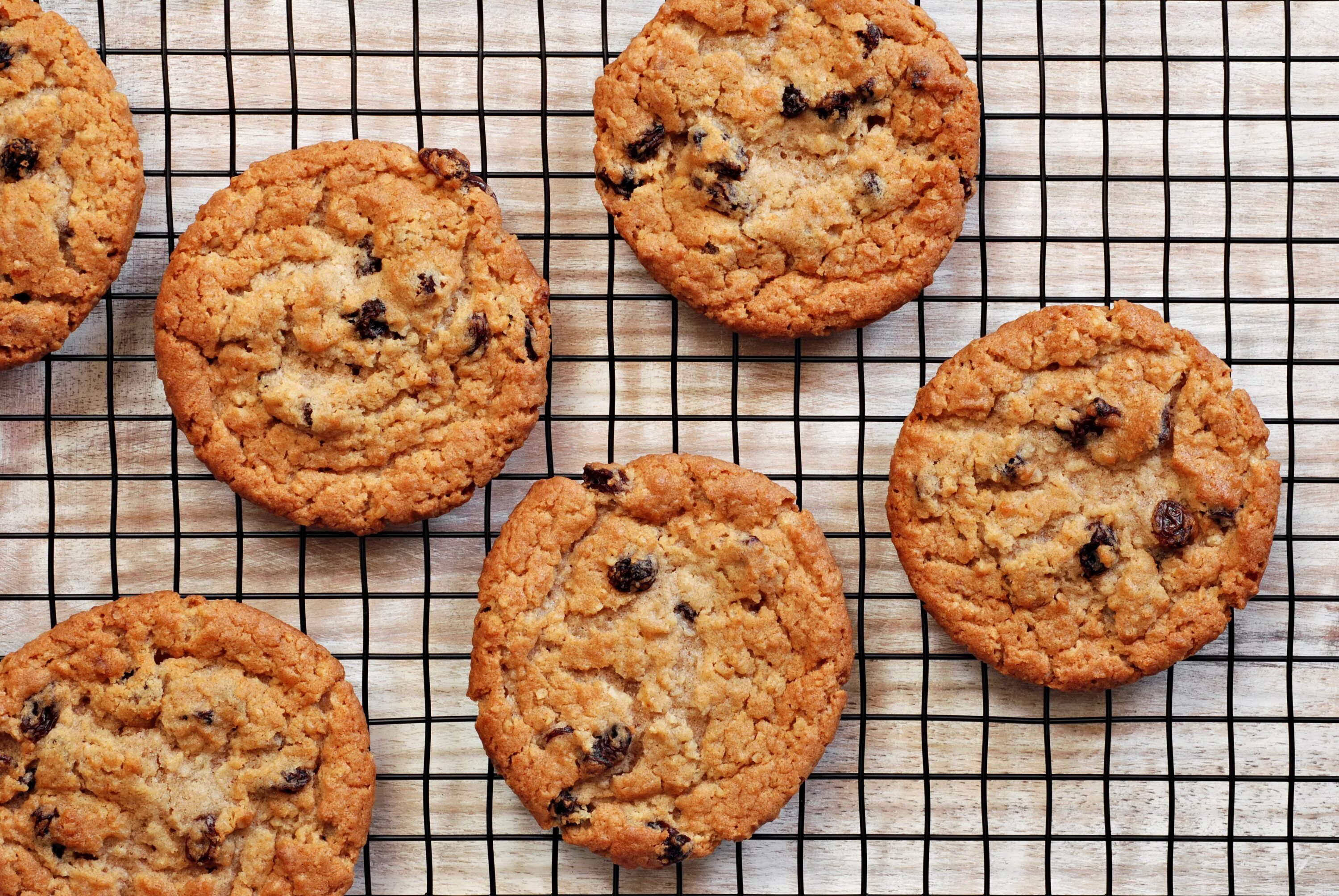 Content cookies. Печенье кукис. Печенье порционное. Печенье кукис с изюмом. Овсяное печенье с изюмом.