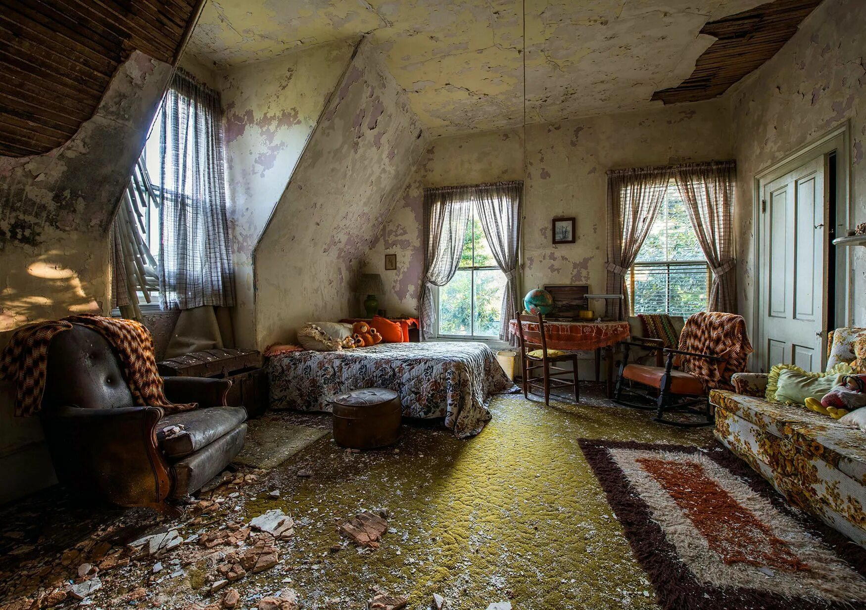 Old bedroom. Заброшенный дом внутри. Старая комната. Заброшенная комната. Интерьер заброшенного дома.