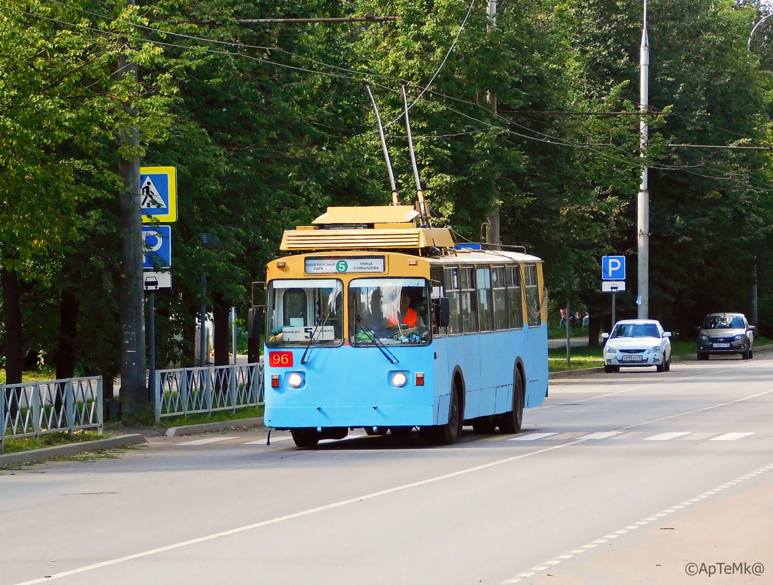 Троллейбус 5 рыбинск. Троллейбус ЗИУ 682. ЗИУ-682 Рыбинск. ЗИУ-9 троллейбус. Троллейбус ЗИУ.