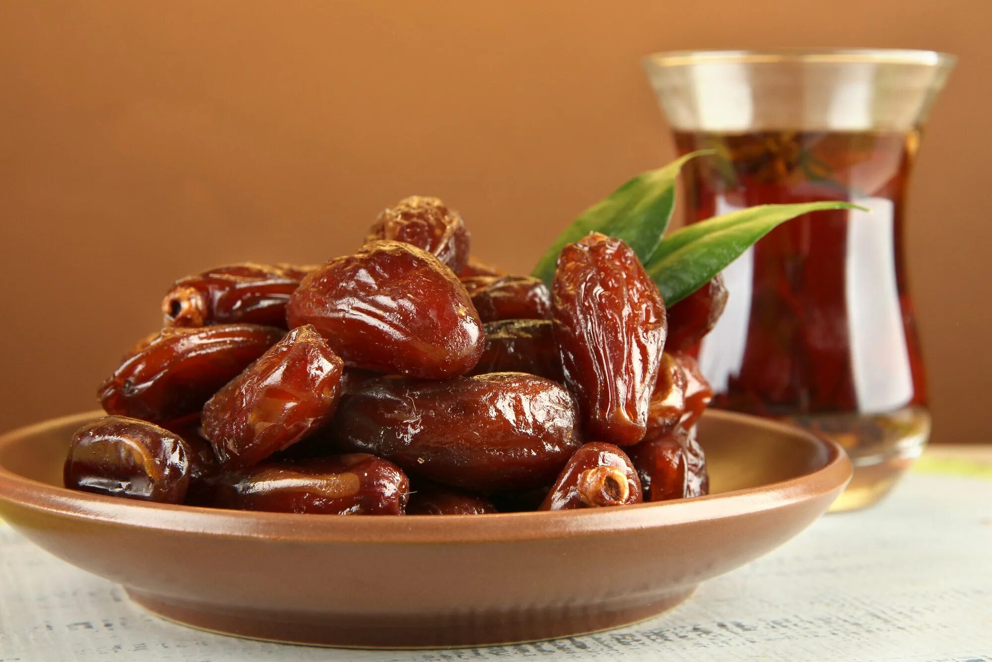 Dates picture. Ифтар финики. Финики меджул. Рамадан ифтар финики. Финики мамбрум.