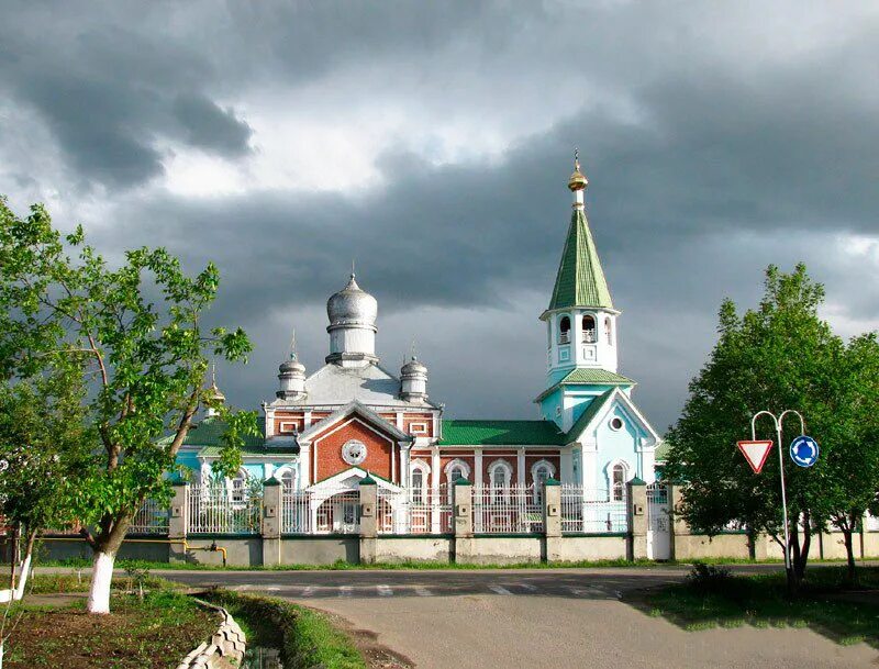 Троицкий храм Майкоп. Святой Троицкий храм город Майкоп. Майкоп республика адыгея россия