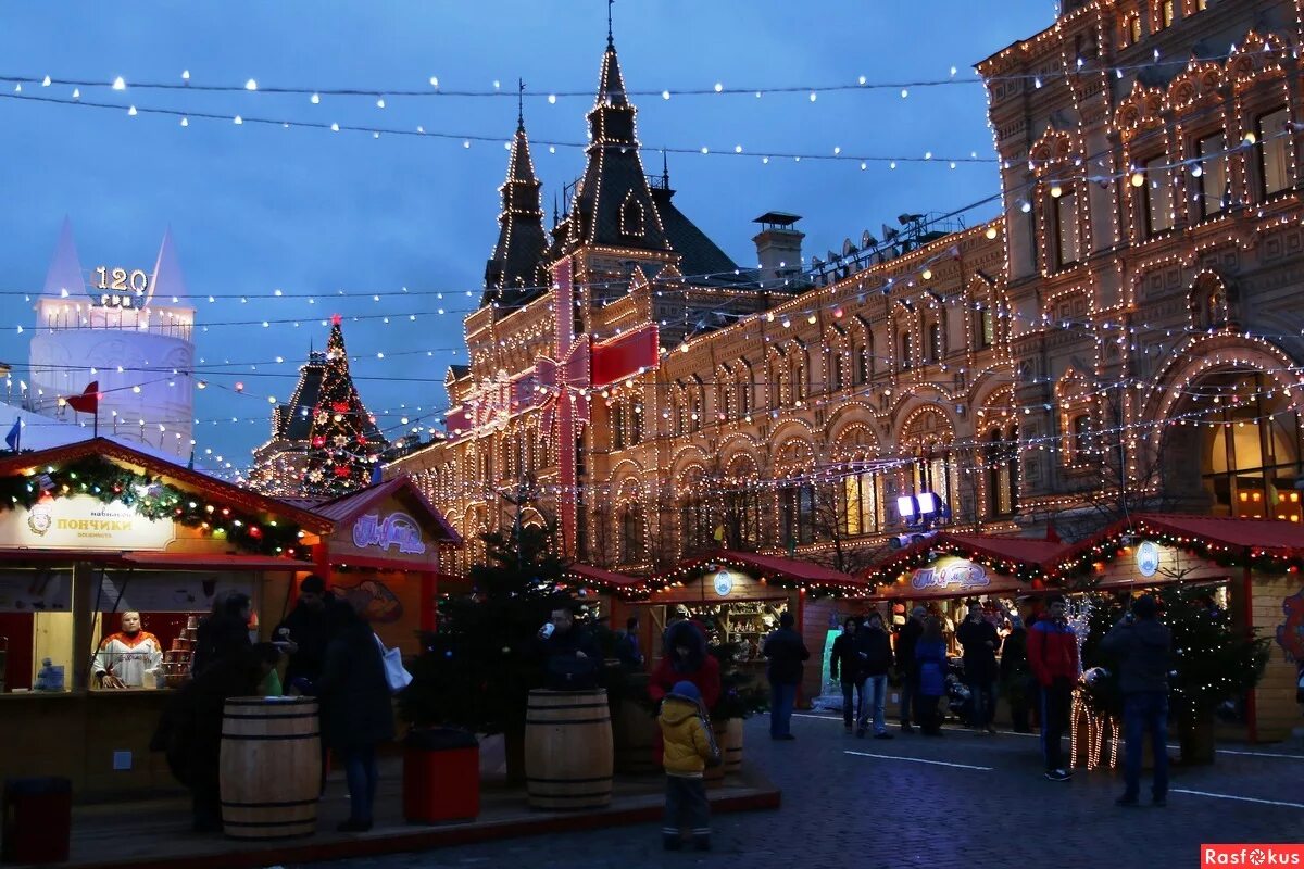 карусель на красной площади 2020. карусель на красной площади 2022. рождественская карусель на красной площади. карусель около красной площади. карусель лошадки на красной площади.