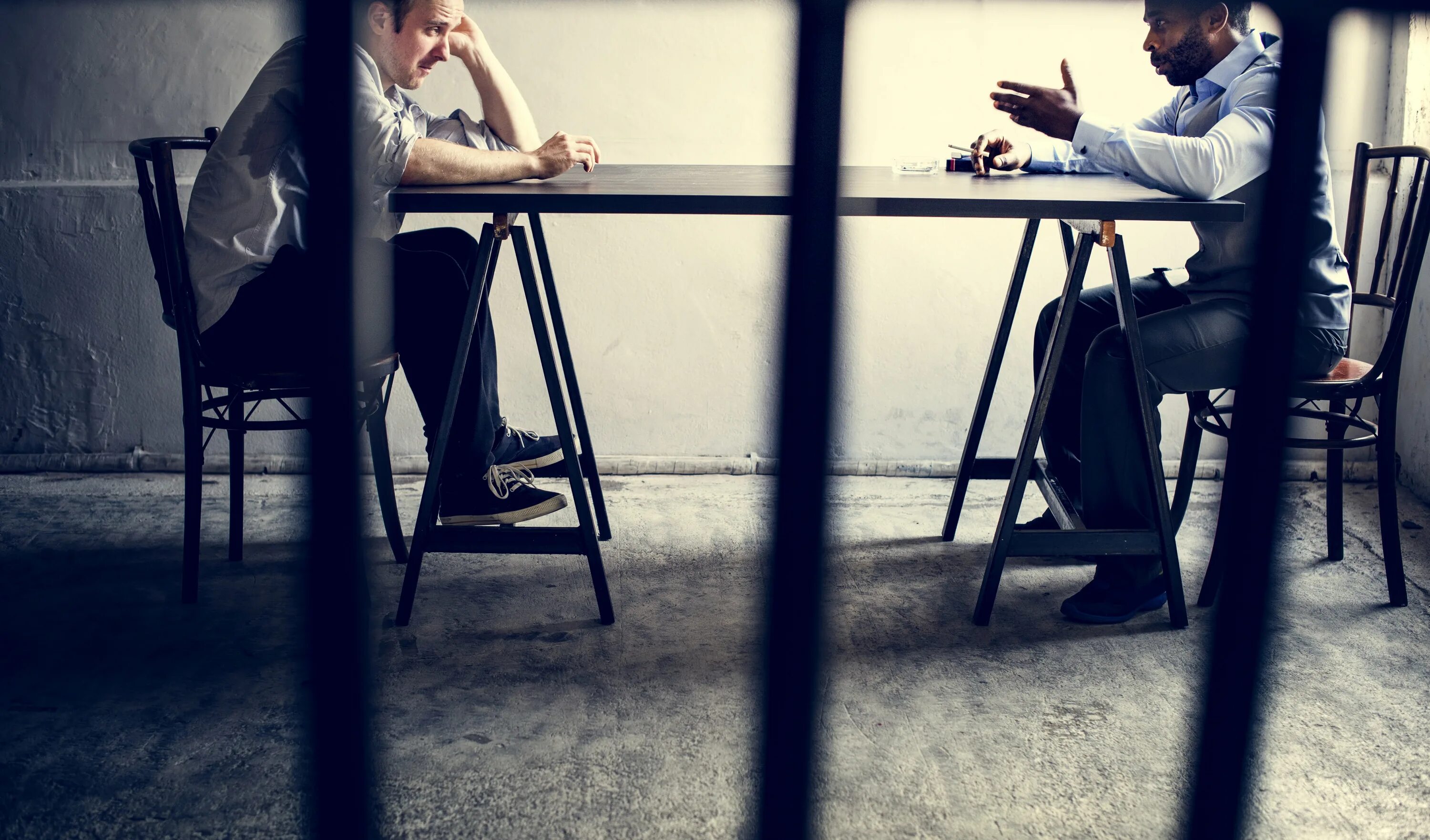 Принципы действия уголовного закона в пространстве кратко. Совершение преступления путём бездействия. Принципы действия уголовного закона в пространстве кратко. Действие уголовного закона во времени схема. Следователь допрашивает.