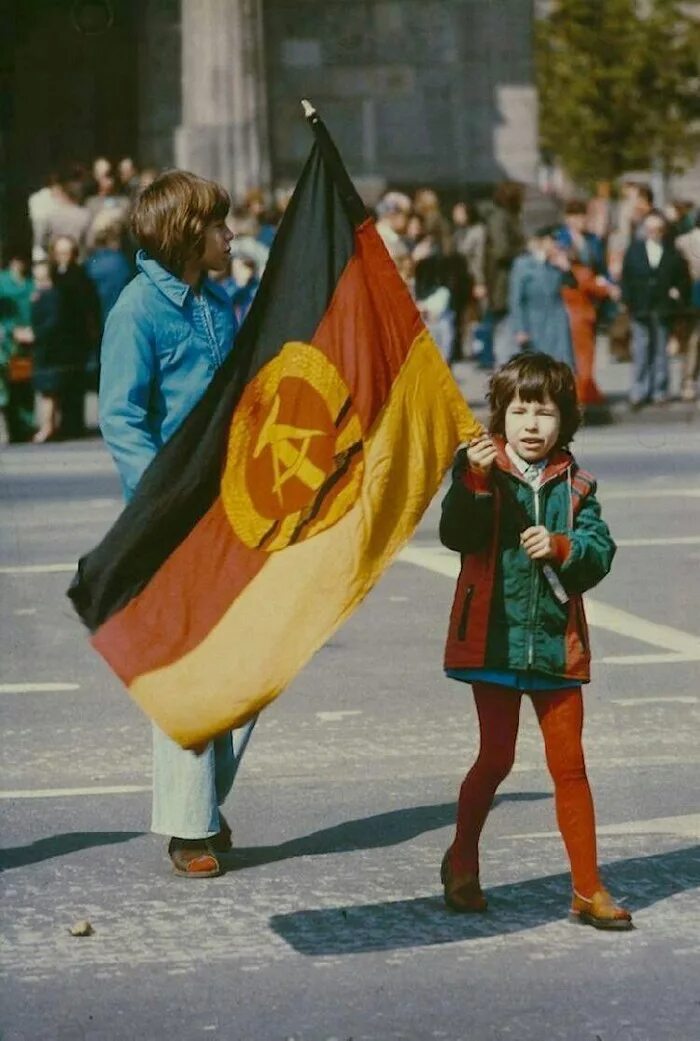 Гдр. ФРГ 80-Е. Германия в 80е ФРГ. ГДР 80-Е. ГДР 2000.