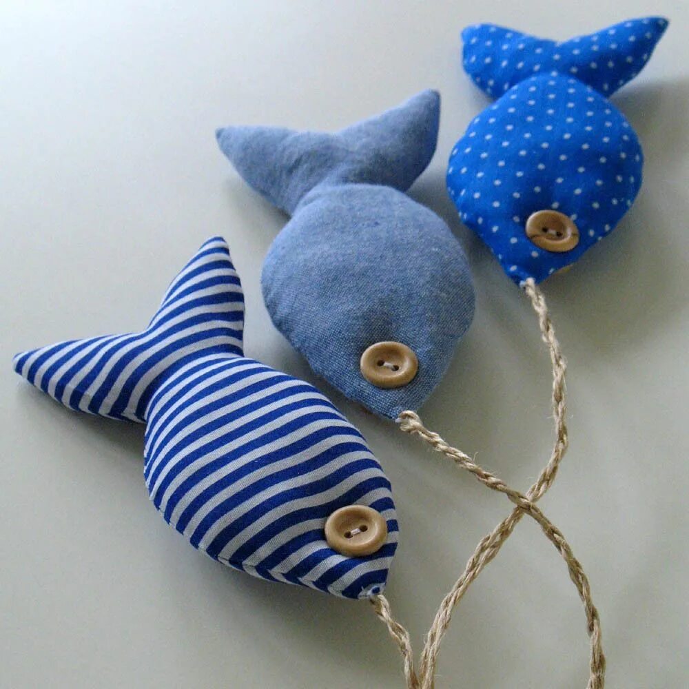 Самодельные игрушки. Игрушки из ткани. текстильные рыбки. несложные игрушки из ткани. рыбка из ткани.