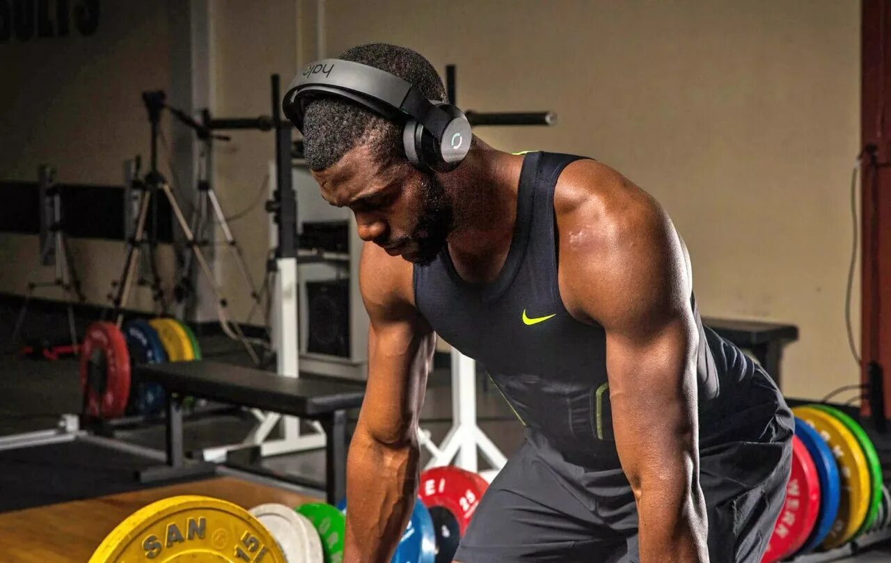 Музыкальная тренировка. Песни под тренировку. Музыкальная тренировка. Альбом для тренировок. Наушники для тренировок в зале.