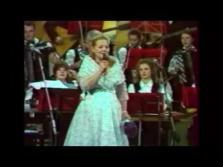 Песня за окошком света мала