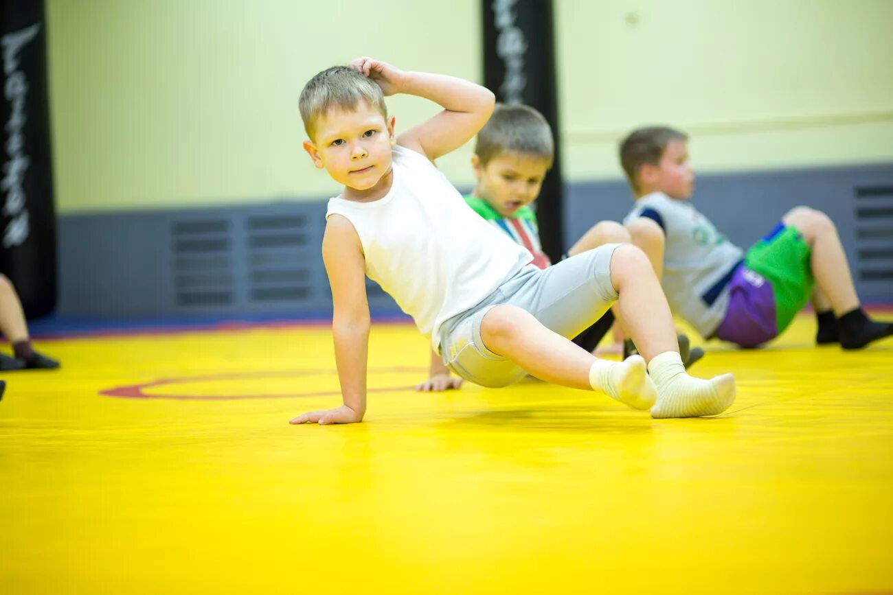 Офп детей года. Спортивные секции для мальчиков. спортивные кружки для детей. спортивные занятия для детей. занятия в спортивных секциях.