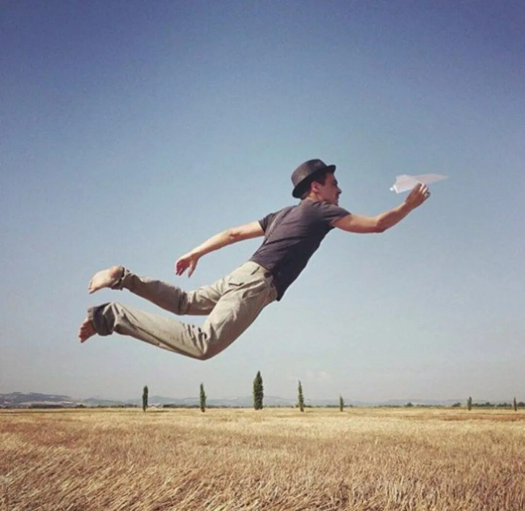 Полёт дэвида копперфильда. Фотограф равшания азулэ ravshaniya. Мужчина летит. Человек летает в воздухе. Человек взлетает.