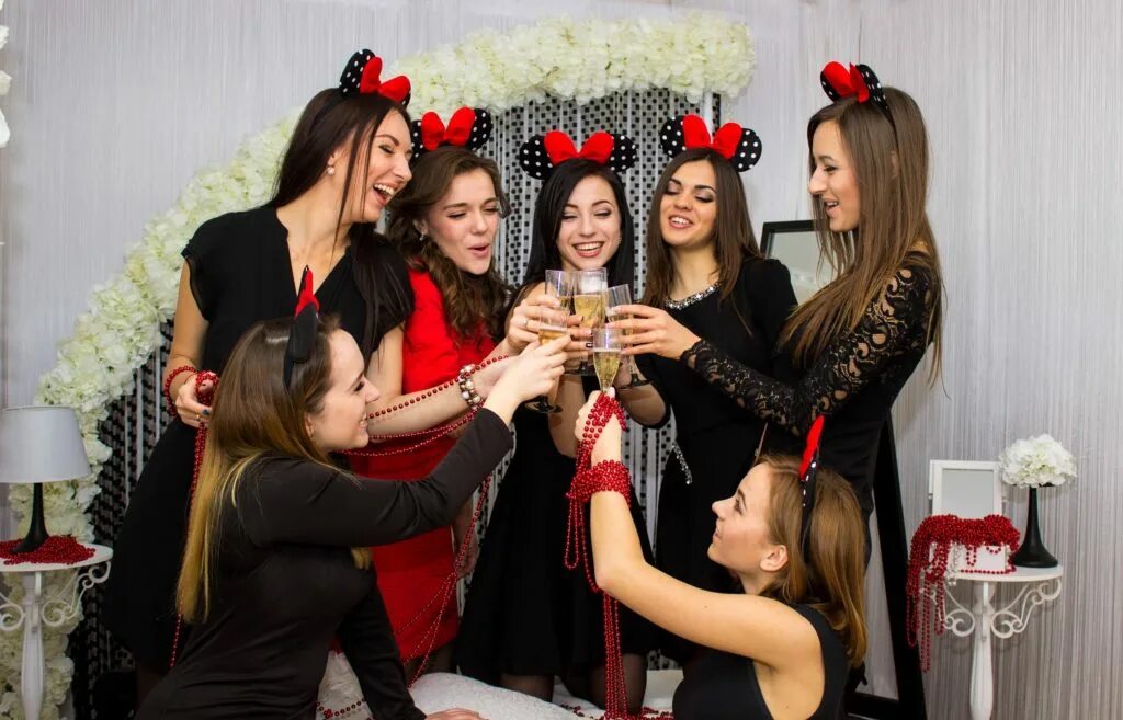Как отметить 19 лет девушке