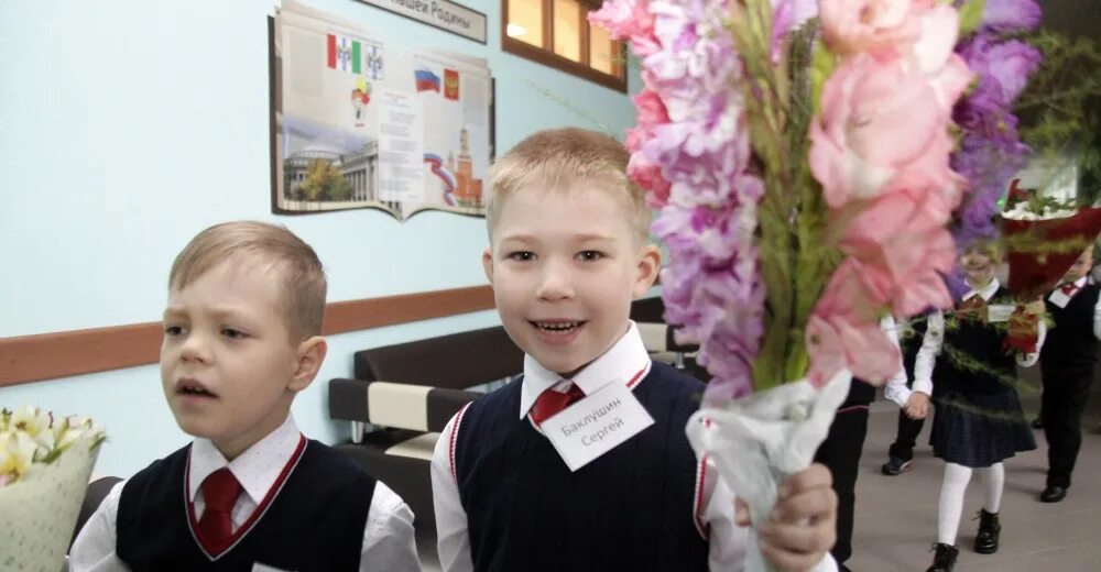 Выплата к 1 сентября 24 года. Букет школьника на 1 сентября. школа 1 сентября. букет на 1 сентября 2025 второкласснику. школьного учителя с 1 сентября..